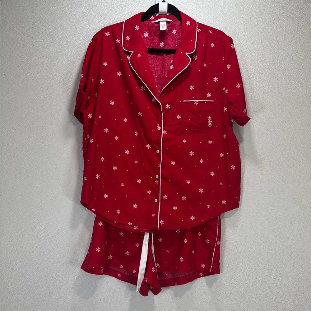 Victoria's Secret Red snowflake ajama Set nwot shorts top